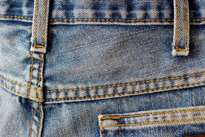 Laget av riktig materiale, en kil kan sys godt inn i buksene.