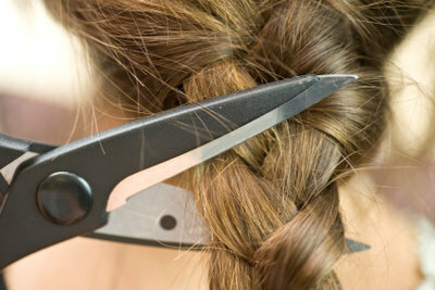 Trwała – koniec długich włosów?