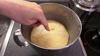VIDEÓ: Hagyja egy élesztős tésztát egy éjszakán át kelni