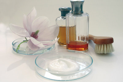 Les cosmétiques peuvent être fabriqués avec de l'huile d'olive.