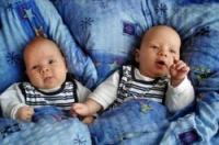 İkizler için bebek battaniyelerini kendiniz dikin