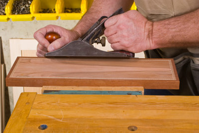 A profissão de carpinteiro é uma das profissões do artesanato criativo.