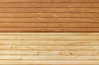 Pasang strip sudut yang terbuat dari kayu