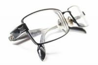 Контактни лещи: различна якост от очилата