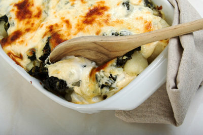 Béchamel sauce is particularly suitable for casseroles.