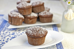 I muffin al cioccolato con cuore liquido sono semplicemente deliziosi.