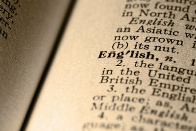 İngilizce bir kitap okurken her zaman elinizin altında bir sözlük bulundurun.