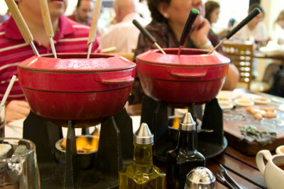 Een fondue smaakt altijd goed.
