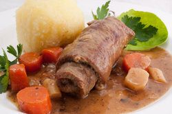 Classic dish: roulade with vegetables and dumplings