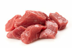 Сушеното месо може да се приготви в дехидратора или във фурната.