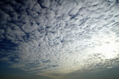 आकाश का आयाम बादलों के ऊपर स्थित है।