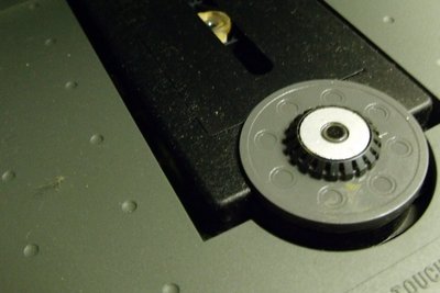 У приводах компакт -дисків є електродвигуни.