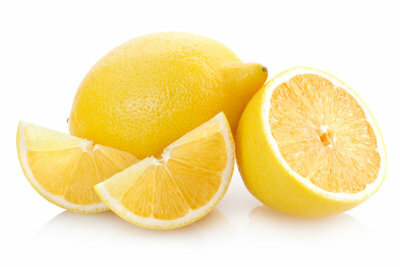 햇볕에 탄 경우에만 희석된 레몬 주스를 사용하십시오.