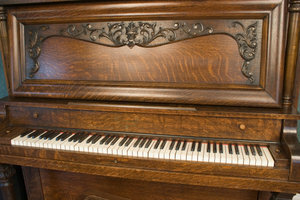 La forma en que se construye un piano es muy compleja.