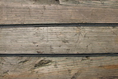 Bereid houten balkenplafonds voor met droge dekvloer.
